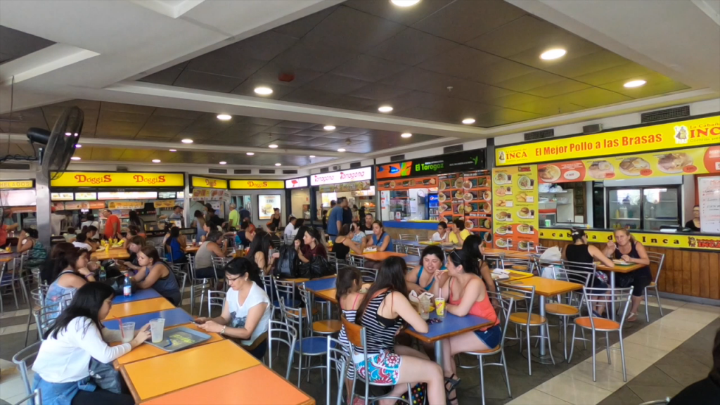 Ven a conocer nuestro renovado patio de comidas Portal Exposición